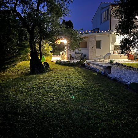B&B Villa Mediterranee Con Parking Space Trani Exterior photo