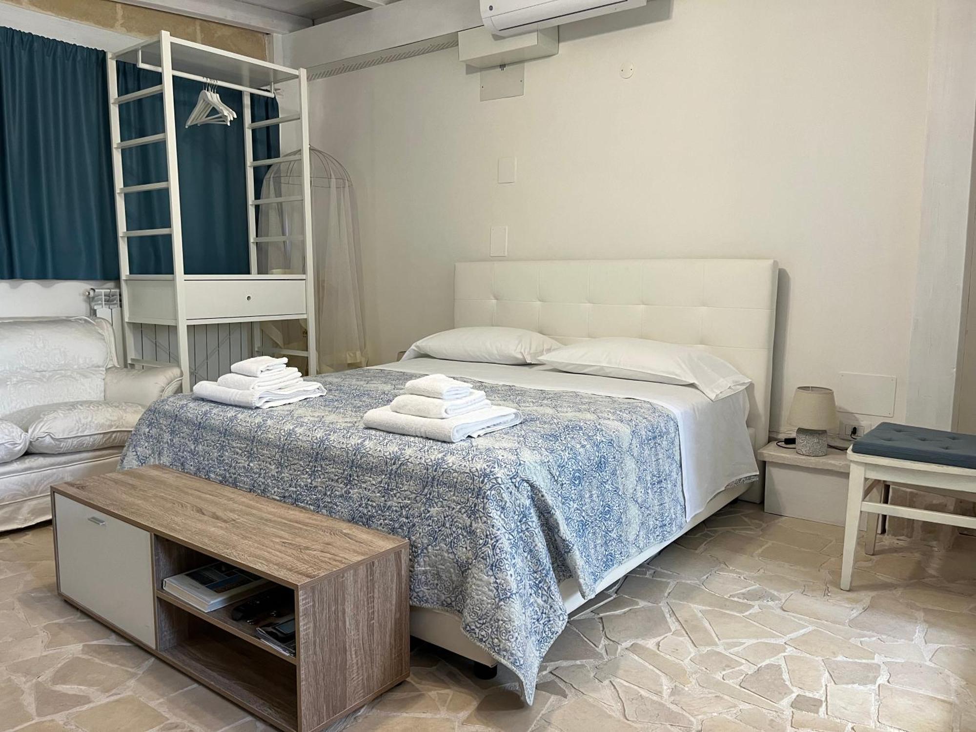 B&B Villa Mediterranee Con Parking Space Trani Exterior photo