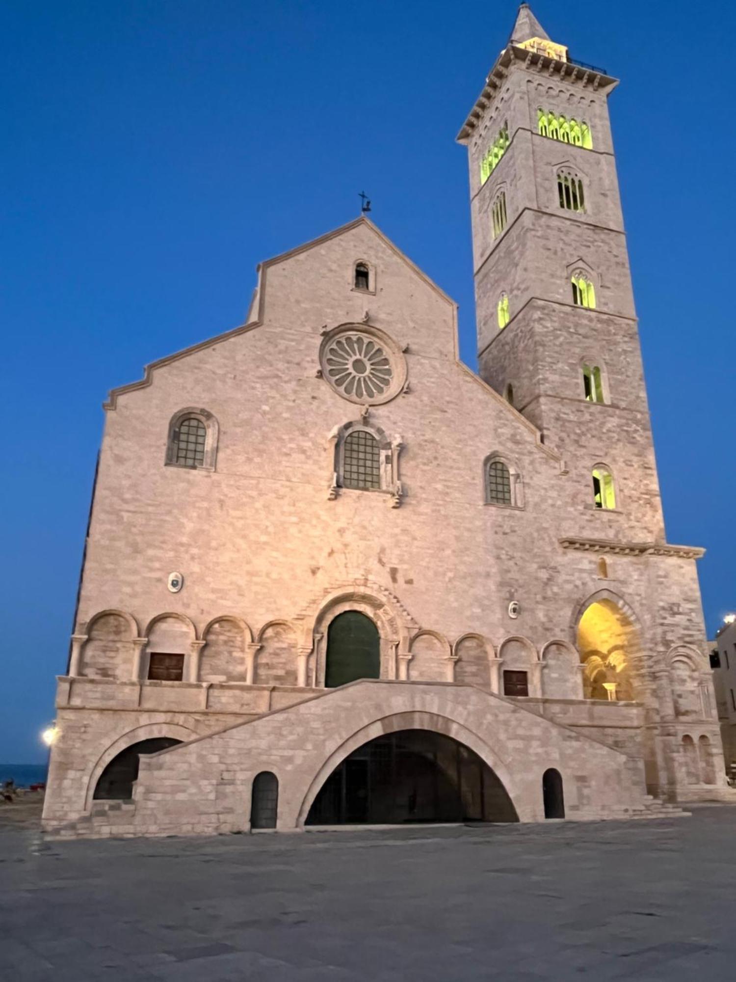 B&B Villa Mediterranee Con Parking Space Trani Exterior photo